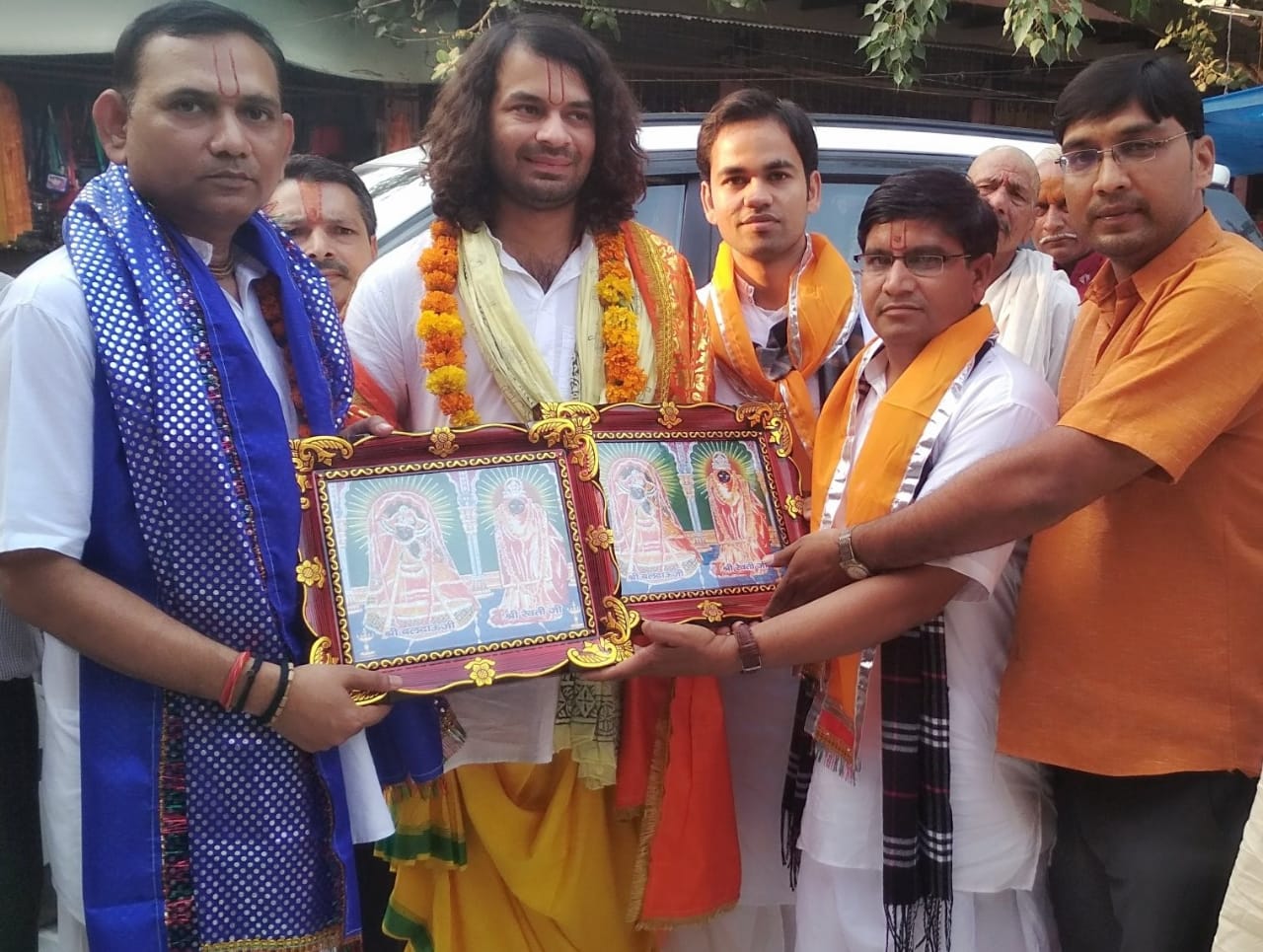  तेज प्रताप यादव पहुँचे बलदाऊ की शरण लिया आशीर्वाद