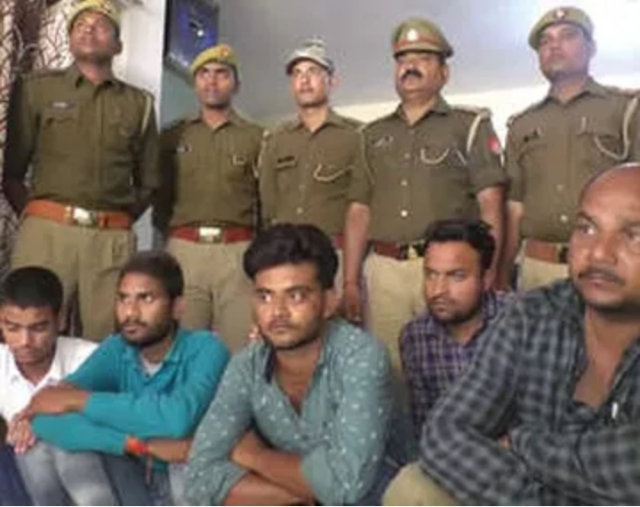 फर्जी दरोगा की 6 सदस्यीय पुलिस टीम गिरफ्तार, ट्रकों से करते थे लाखों की वसूली