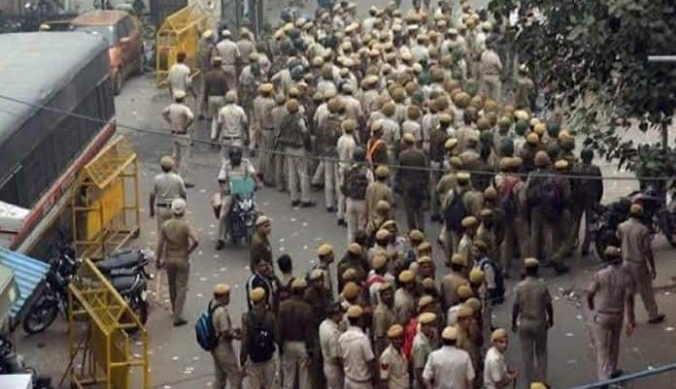 10 घंटे बाद दिल्ली पुलिस का धरना खत्म, घायलों को मिलेगा 25-25 हजार रुपये मुआवजा