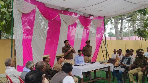 बहराइच--माननीय सर्वोच्च न्यायालय के अयोध्या प्रकरण को लेकर आने वाले निर्णय के दृष्टिगत व आगामी बारावफात त्यौहार के दृष्टिगत थाना सुजौली परिसर में पीस 