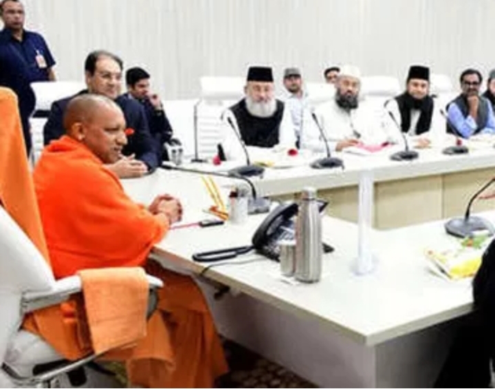 CM योगी से मिले मुस्लिम धर्मगुरु, मस्जिद के लिए मांगी ऐसी जगह जहां बन सके इस्लामिक यूनिवर्सिटी