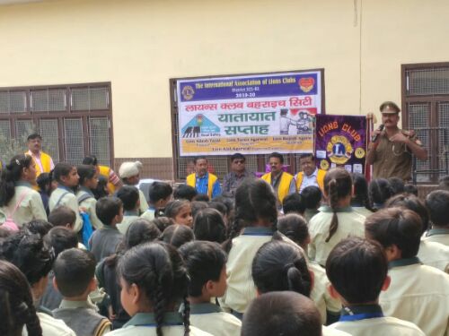 वाहन चालको को यातायात नियमों के पालन हेतु जागरूक किया गया और ई रिक्शा/ऑटो चालको को रोड के किनारे सवारी बैठाने व उतारने हेतु निर्देशित किया  गया  .।.।।।।नस