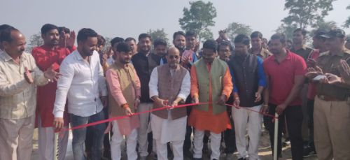 बहराइच महसी विधायक सुरेश्वर सिंह ने सहारा ग्राउंड टिकोरा मोड़ में कमल क्रिकेट प्रतियोगिता का उद्घाटन किया। रिपोर्ट :- पंकज कुमार सिंह।