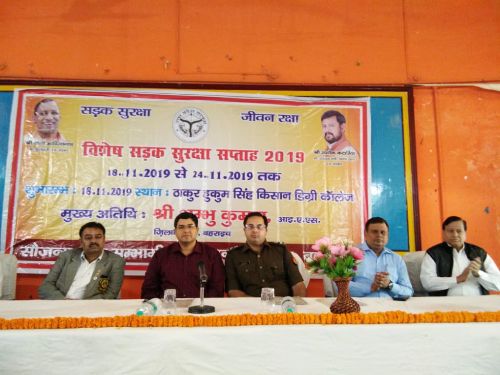 बहराइच  विशेष सड़क सुरक्षा सप्ताह पर जिलाधिकारी व बहराइच पुलिस अधीक्षक ने  वाहन चालकों को बताया नियम। रिपोर्ट :- पंकज कुमार सिंह।