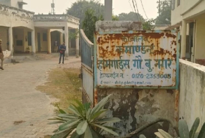 बुलंदशहर के जिला कमांडेंट निलंबित, ड्यूटी लगाने के लिए लेता था दो हजार रुपये