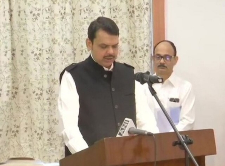 BIG NEWS: देवेंद्र फडणवीस फिर बने महाराष्ट्र के मुख्यमंत्री, NCP के अजीत पवार बने उप मुख्यमंत्री