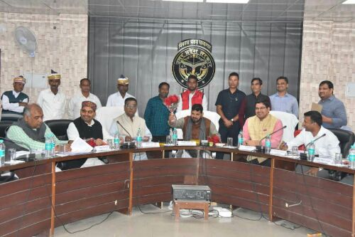 सांसद कैसरगंज की अध्यक्षता में सम्पन्न हुई जिला विकास समन्वय और निगरानी समिति की बैठक।।।नसीम खान।।।