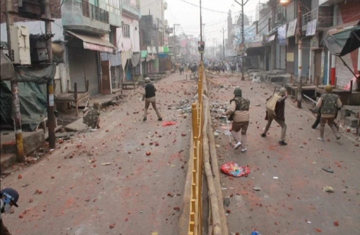 यूपी: उग्र प्रदर्शन में 13 की मौत, स्कूल कॉलेज बंद, आज भी कई जिलों में इंटरनेट ठप