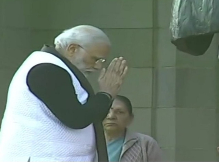 पीएम मोदी ने लखनऊ में वाजपेयी की प्रतिमा का अनावरण किया