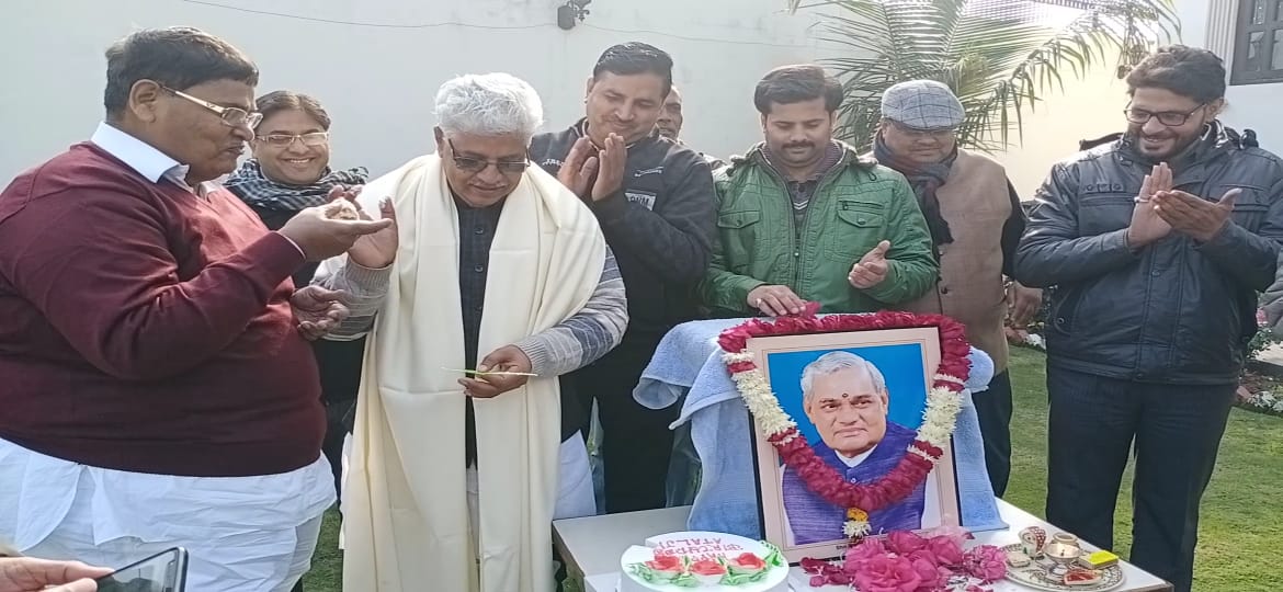 व्यापार मंडल ने मनाई पूर्व प्रधानमंत्री अटल बिहारी वाजपेई की जयंती*