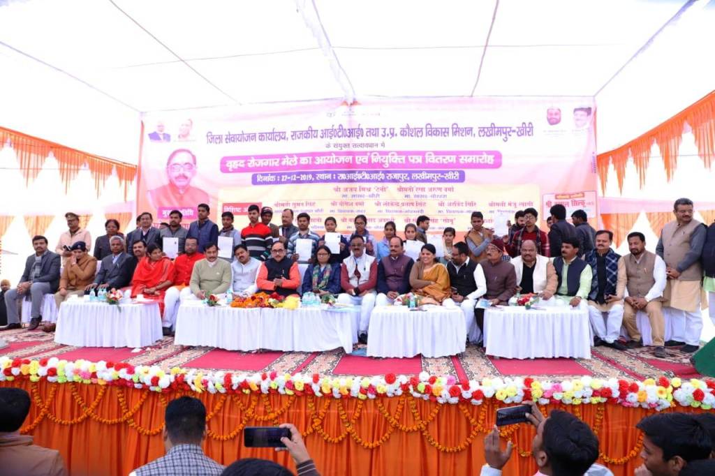 हुनरमंद बनकर निजी क्षेत्र की कम्पनियों की आवष्यकता बने युवा- डा. महेन्द्र नाथ पाण्डेय