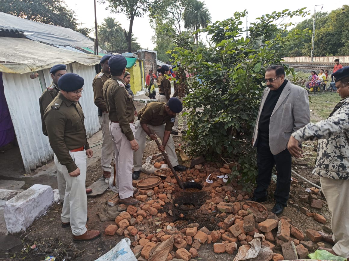 नरसिंहपुर से बड़ी खबर  नरसिंहपुर स्टेशनगंज थानाअंतर्गत लाखों रुपयें  की अवैध शराब जप्त