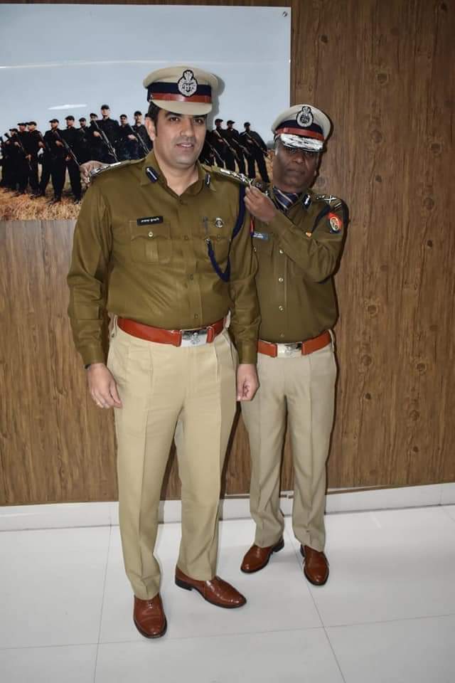 जानें किस तरह शिखर पर पहुँचे अलीगढ़ एसएसपी आकाश कुलहरि*