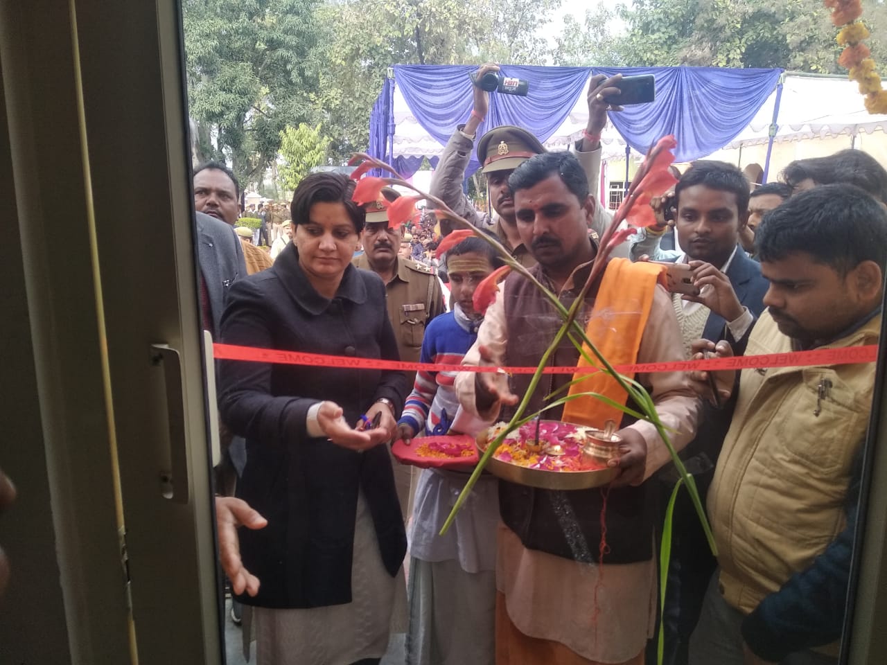 भीरा थाने का जिलाधिकारी,  पुलिस अधीक्षक  द्वारा भीरा थाना का उद्घाटन किया*