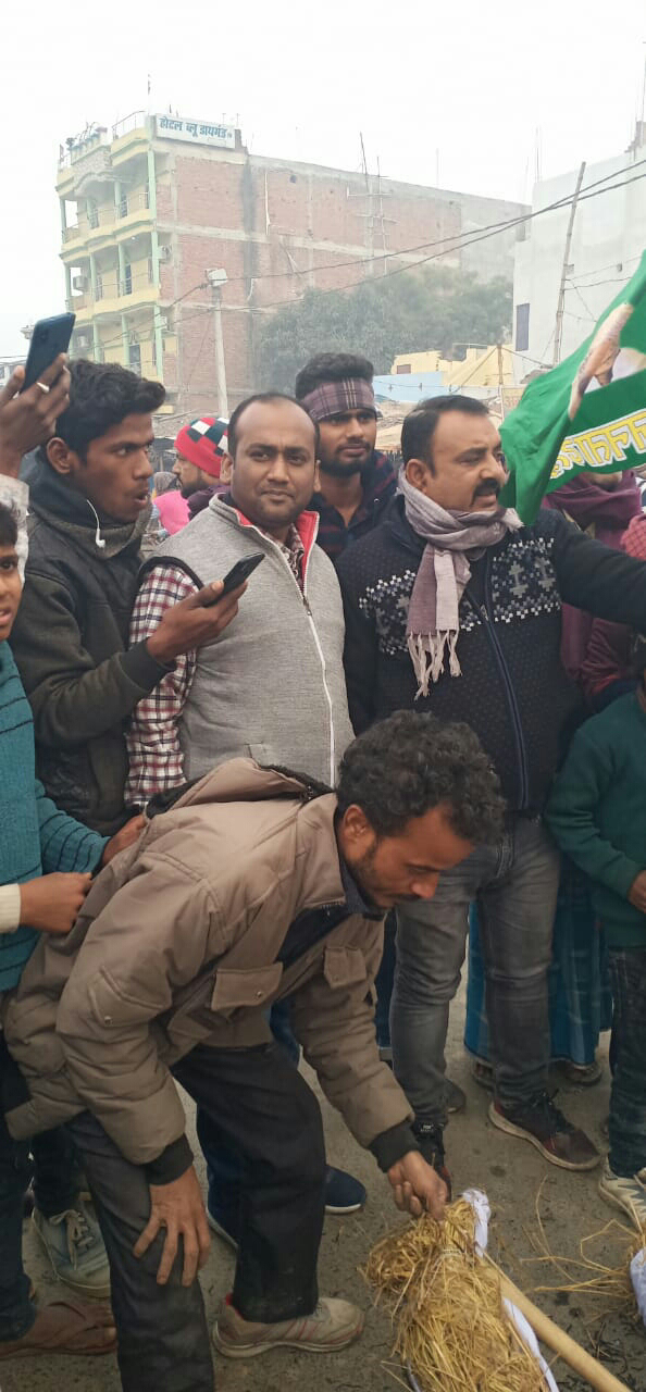 राजद ने किया मुख्यमंत्री  नितिश कुमार व PM नरेंद्र मोदी का पुतला दहन