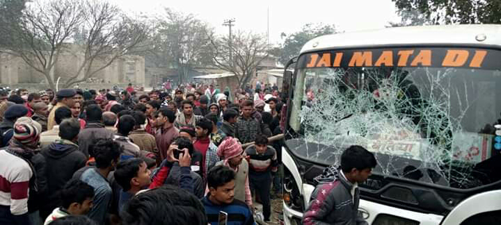 जय माता दी बस की ठोकर से एक की मौत 2  बुरी तरह घायल। 