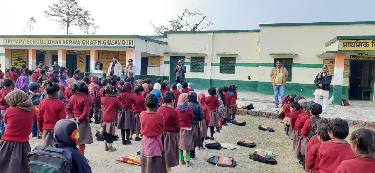 खंड शिक्षा अधिकारी ने किया प्राथमिक विद्यालय ढखेरवा घाट का निरीक्षण