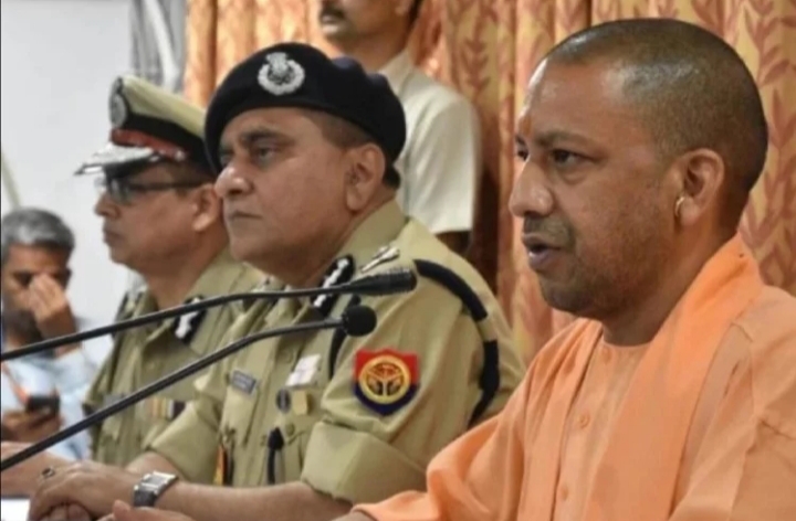 लखनऊ-नोएडा में लागू होगी पुलिस कमिश्नर प्रणाली, मुंबई या गुड़गांव मॉडल पर फैसला आज