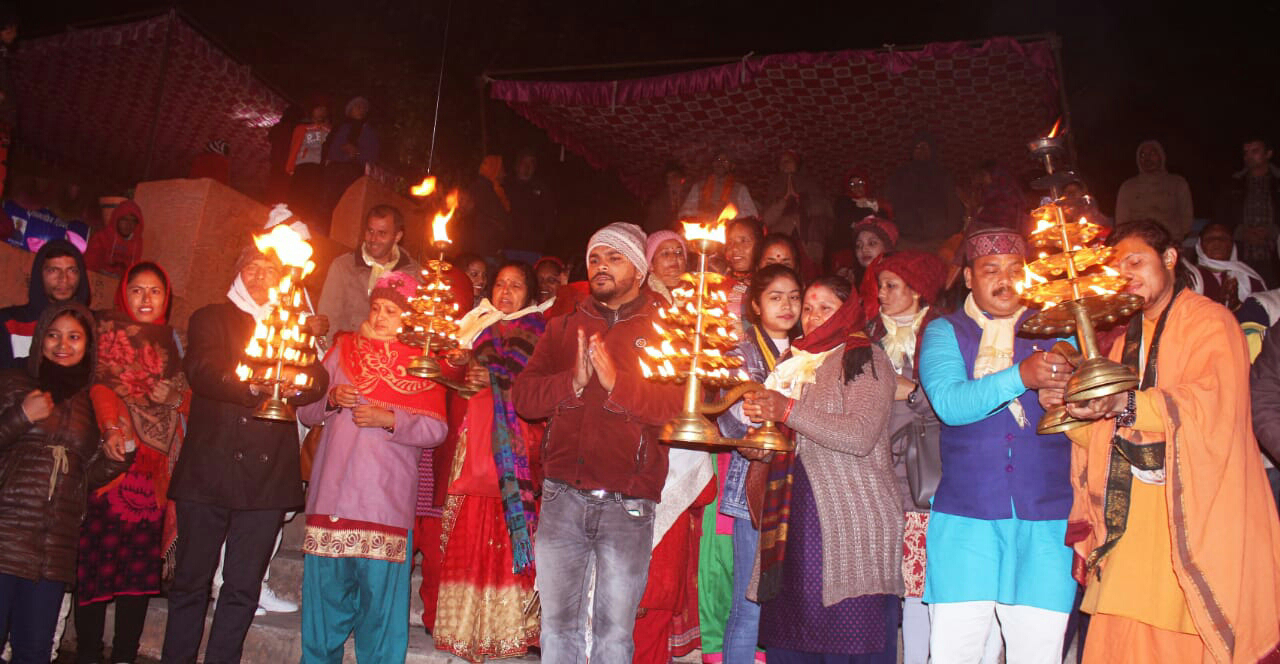 बाल्मीकिनगर :- पौष पूर्णिमा के पावन अवसर पर स्वरांजलि सेवा संस्थान द्वारा 69 वीं नारायणी गंडकी महाआरती कार्यक्रम का आयोजन किया गया।