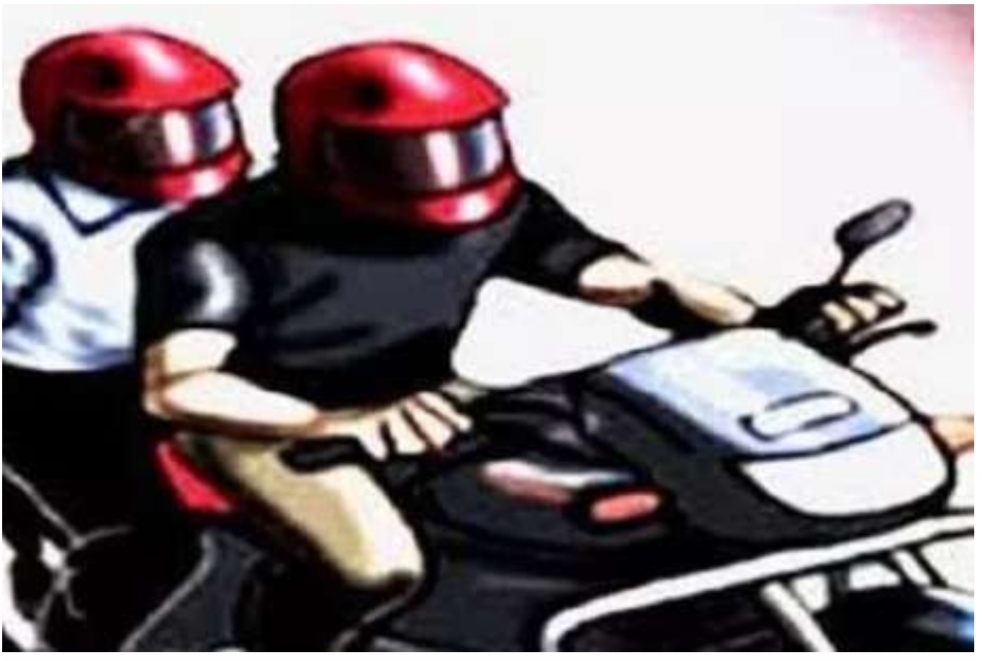 लुट  की इन दोनों वारदातों में पुलिस के हाथ खाली हैं. पुलिस सीसीटीवी की मदद से लुटेरों का सुराग ढूंढने में लगी है.