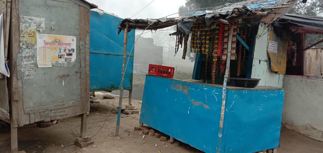 बिजली विभाग के कर्मचारियों की मेहरबानी से आये दिन टूटकर गिर रहे  जर्जर हाईटेंशन लाइन के तार* ।
