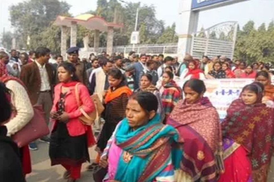 मानव श्रृंखला में शामिल अधिकारियों-कर्मचारियों को एक दिन का क्षतिपूर्ति अवकाश। 