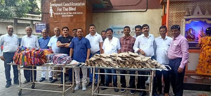 मकरसंक्रांति के शुभ अवसर पर सामाजिक  विकास संघ के पदाधिकारियों ने सांताक्रुज पूर्व स्थित व्ही.एन देशाई हॉस्पिटल में मुफ्त में  बाटे कंबल और फल....