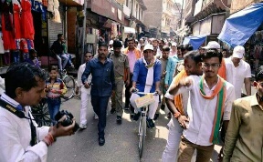उत्तर प्रदेश के ऊर्जा मंत्री श्री कान्त शर्मा ने स्वच्छता अभियान के अंतर्गत चलाई साईकिल  