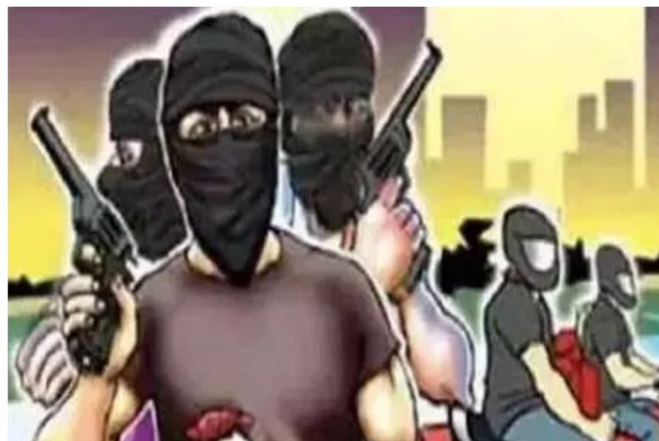 बाइक सवार अपराधियों ने बैंक से लौट रहे शख्स को टारगेट किया और राजधानी पटना के चितकोहरा के पास उनसे 2 लाख 37 हजार की लूट की घटना को अंजाम दिया ।।