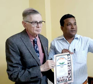 पश्चिमी चम्पारण शाने इंडिया राष्ट्रीय सम्मान 2019 के सम्मान समारोह में डॉ नीरज गुप्ता, को बिहार का गेस्ट ऑफ ऑनर से सम्मान।