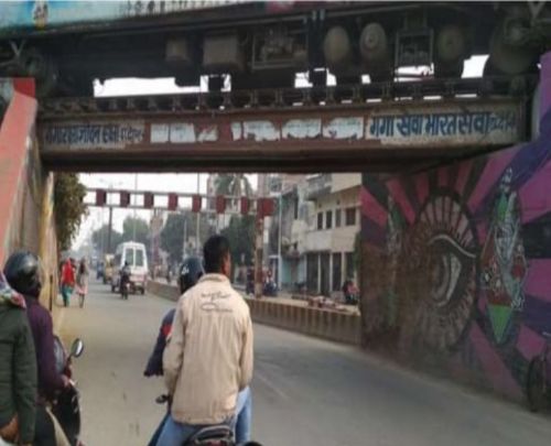 बहराइच से प्रयागराज जा रही श्रद्धालुओं की बस फुल के गार्डर से टकराई एक की मौत सात जख्मी। रिपोर्ट :- पंकज कुमार सिंह।