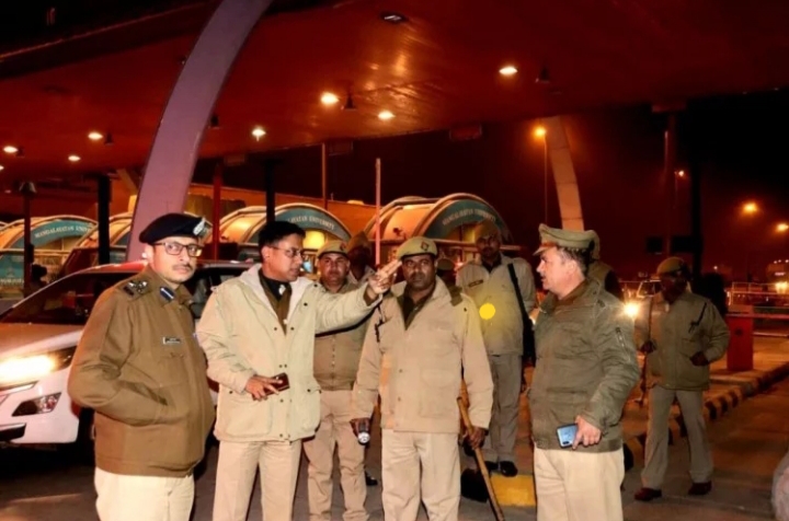 एक्सप्रेस-वे पर नही रुक रही लूट की वारदातें दो कारोबारियों से लूट, डीएम की गाड़ी पंचर हुई तो जागी पुलिस    