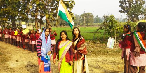 गोंडा गणतंत्र दिवस पर सोनबरसा के  छात्र-छात्राओं ने निकाली प्रभात रेली। रिपोर्ट :- पंकज कुमार सिंह।
