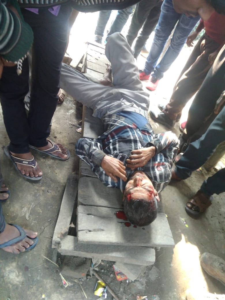 बाइक चालक ने एक युवक को जोरदार टक्कर मार दी