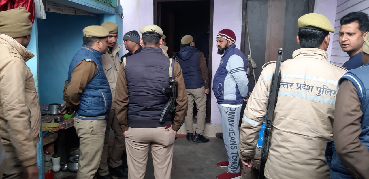 कुल्हाड़ी से काटकर निर्मम हत्या कर दी