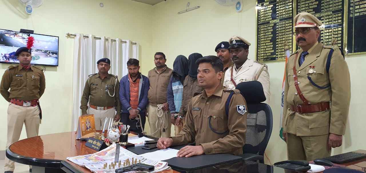 लूट व रंगदारी की योजना बना रहे दो अपराधियों को हथियार के साथ पुलिस ने किया गिरफ्तार ।