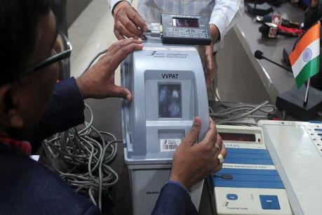 गुजरात में इस बार वोटिंग के लिए वीवीपैट (VVPAT) मशीनों का इस्तेमाल होगा। जानें, वीवीपीएटी मशीनें क्या हैं और ये कैसे काम करती हैं.   