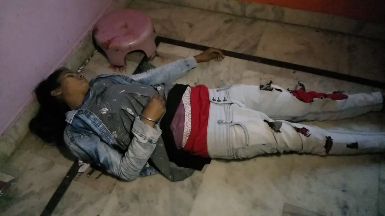 छात्रा ने खुद को गोली मार कर की खुदकुशी