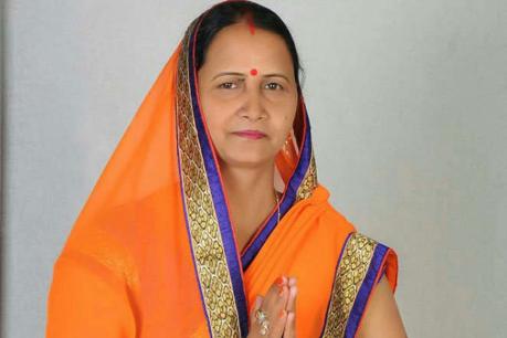 र‍िश्वत लेने के आरोप में महानगर मंत्री सरिता सिंह .पार्टी से 6 वर्षो के लिए निष्काषित 