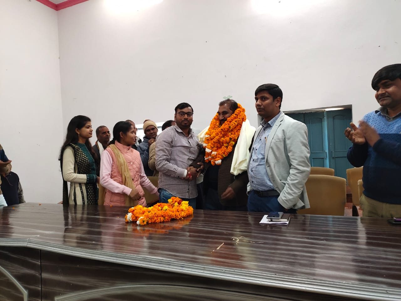 खंड विकास अधिकारी श्री आलोक वर्मा जी द्वारा बड़े धूमधाम से मनाया गया विदाई समारोह