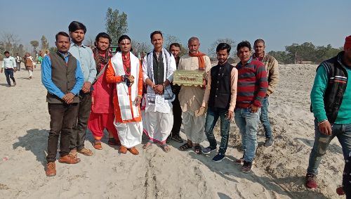 बहराइच --- भव्य कलश यात्रा में झूमे भक्त।