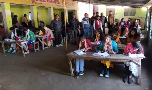 300 विद्यार्थियों ने दी विज्ञान प्रतियोगिता की परीक्षा। रिपोर्ट :- पंकज कुमार सिंह।