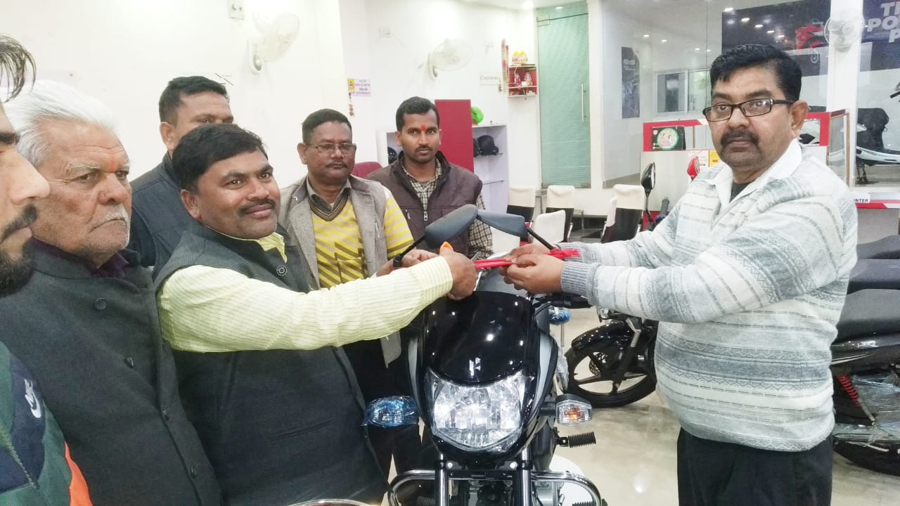 एजेंसी का फीता काटकर किया गया शुभारंभ