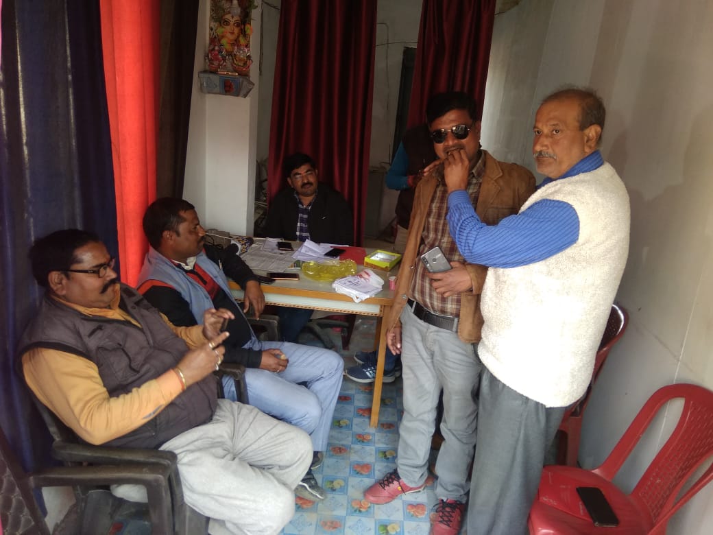 राकेश श्रीवास्तव को मिष्ठान खिलाकर दैनिक जागरण कार्यालय में किया स्वागत