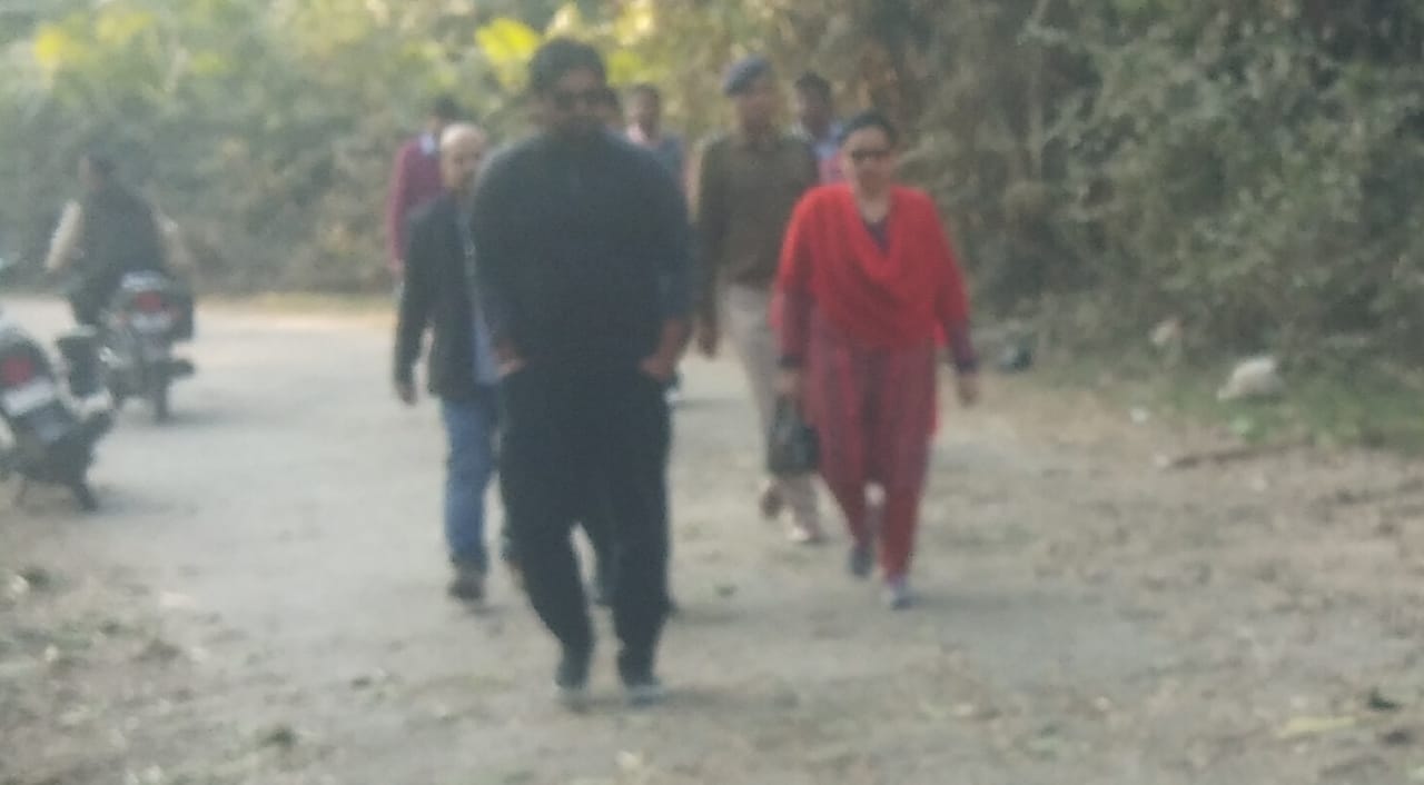 डीआरएम से मिलकर नानपारा मेंलानी रेल लाईन के मुद्दे पर वार्ता की पैदल गस्त