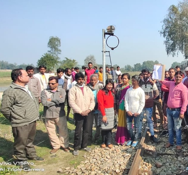 बेलरायां रेलवे स्टेशन पहुंची लखनऊ रेल मंडल के डीआरएम मोनिका अग्निहोत्री
