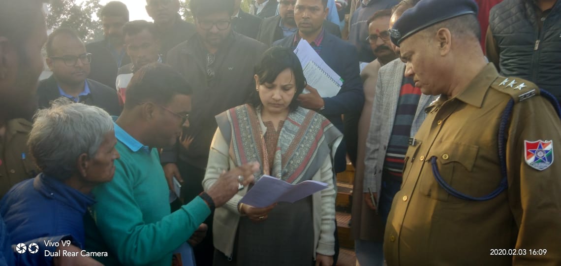 गोला रेलवे स्टेशन डीआरएम मोनिका अग्निहोत्री का दौरा का निरीक्षण किया
