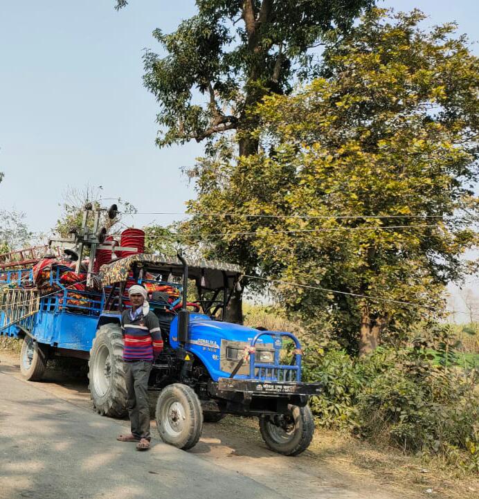 बिजली विभाग की घोर लापरवाही के चलते बड़ी दुर्घटना होने से टली