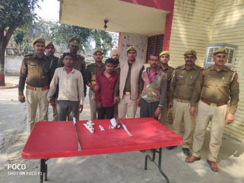 बहराइच चार राशि गोवंशीय बैल सहित तीन आरोपी  गिरफ्तार।