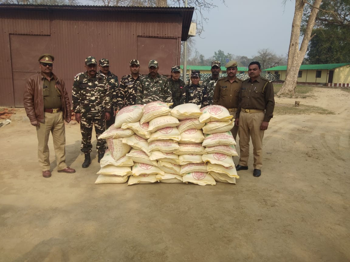थाना संपूर्णानगर पुलिस व एस एस बी के संयुक्त टीम द्वारा 32 बोरी अवैध पीली मटर किया गया बरामद